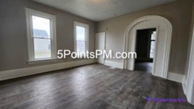 Building Photo - 9804 Miles Ave