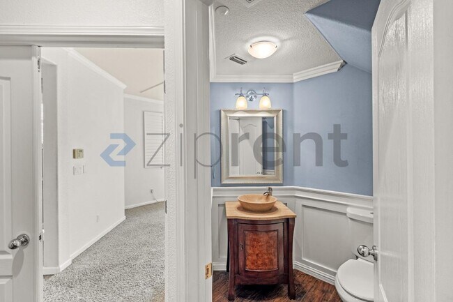 Building Photo - Unit