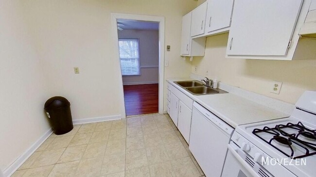 Building Photo - 2841 Tully Square