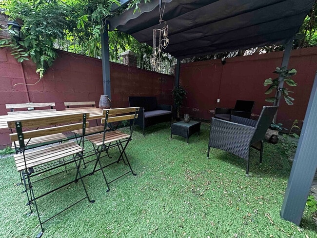 Building Photo - 301 E 104th St