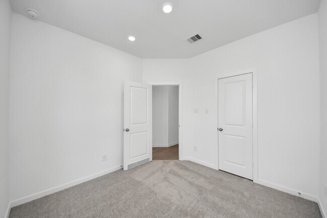 Building Photo - 28910 Rustic Robin Ln