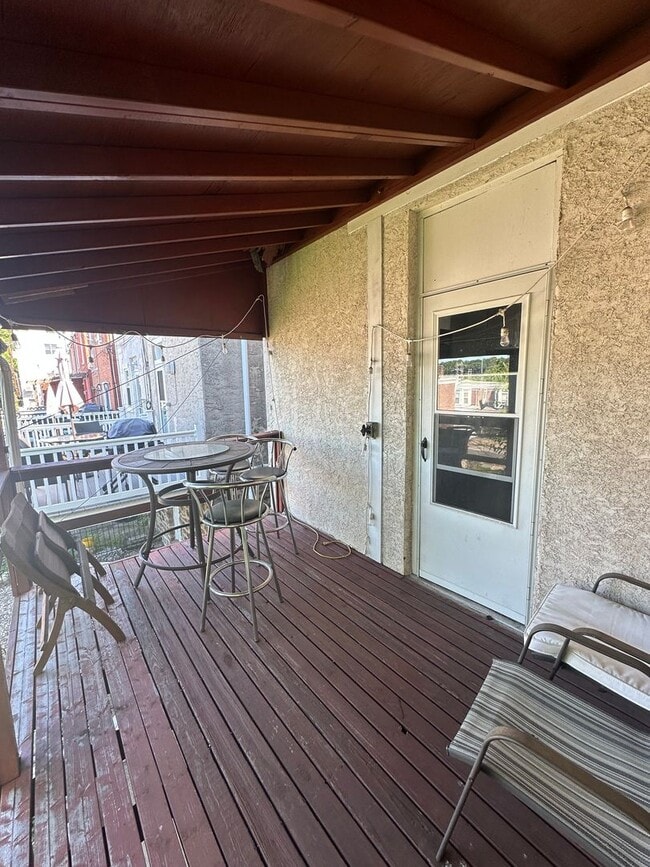 Building Photo - 3 bedroom, 1 Bath in Desirable Location
