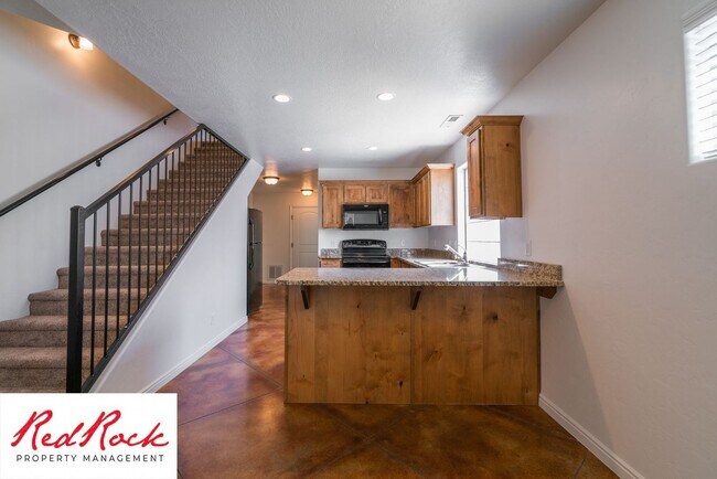 Building Photo - DOG-FRIENDLY 4 Bedroom Townhome with INTER...