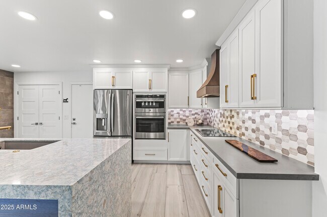 Building Photo - 7258 E Loma Ln