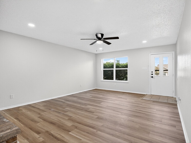 Building Photo - 3808 Glover Dr