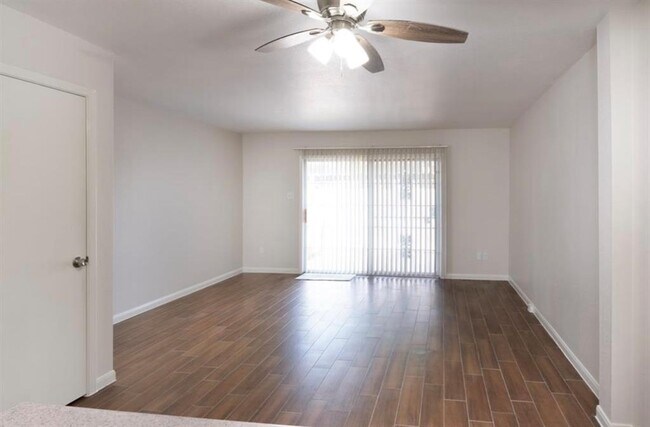 Building Photo - 7950 Grove Ridge Dr