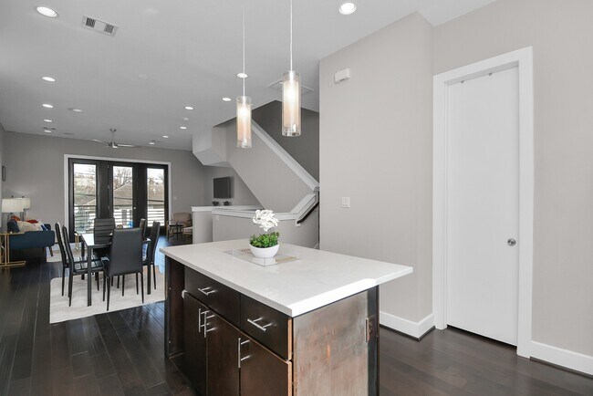 Building Photo - 3812 Leeland St