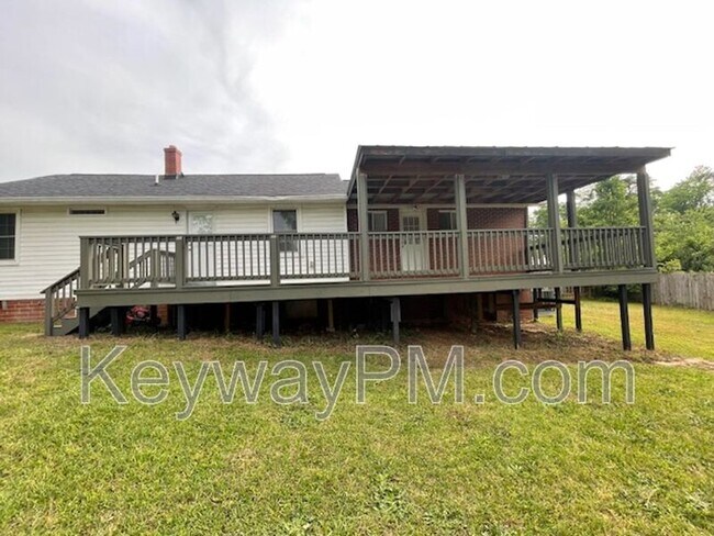 Building Photo - 506 Pershing Dr