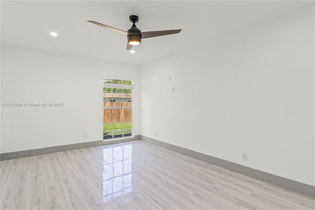 Building Photo - 7913 NW 72nd Ave