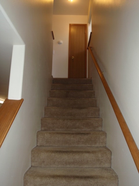 Building Photo - Duplex with detached garage