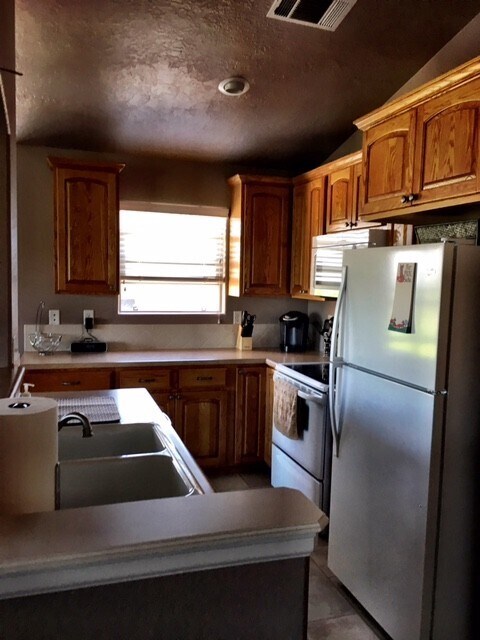 Building Photo - Beautiful 1-Bedroom with Balcony & Garage