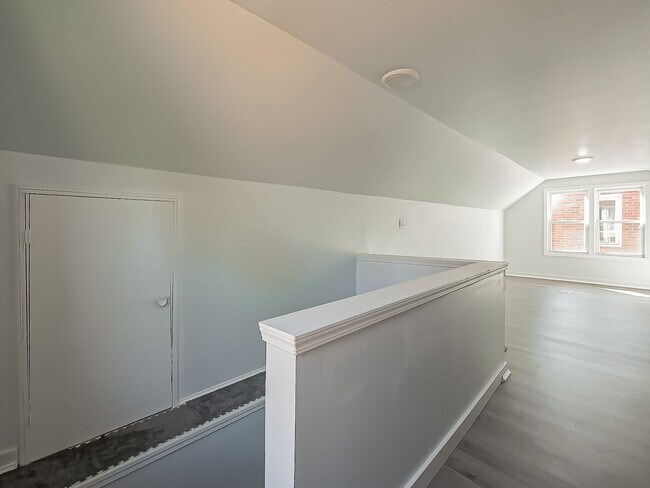 Building Photo - 127 Auburn St