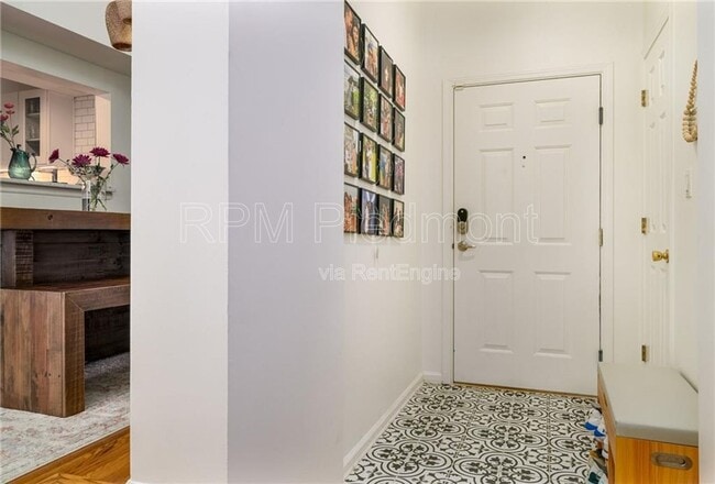 Building Photo - 220 Renaissance Pkwy NE