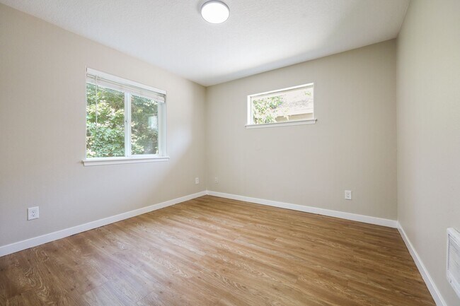 Building Photo - 117 SE 129th Ave
