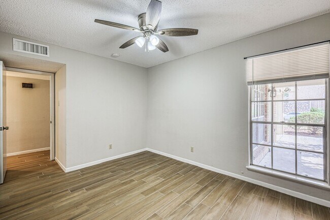 Building Photo - 601-603  Alicante Way