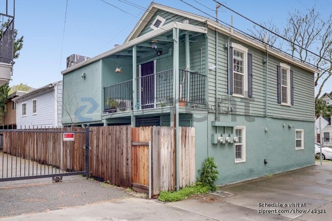 Building Photo - 517 13th St