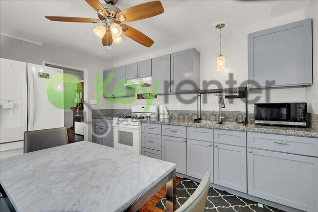 Building Photo - 2169 Perkins Way
