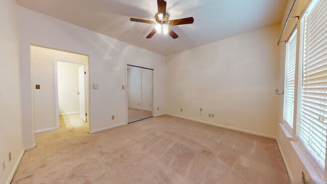 Building Photo - 1371 Nightingale