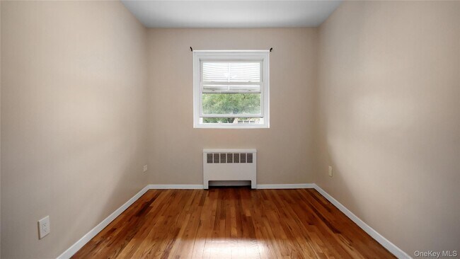 Building Photo - 3610 Baychester Ave