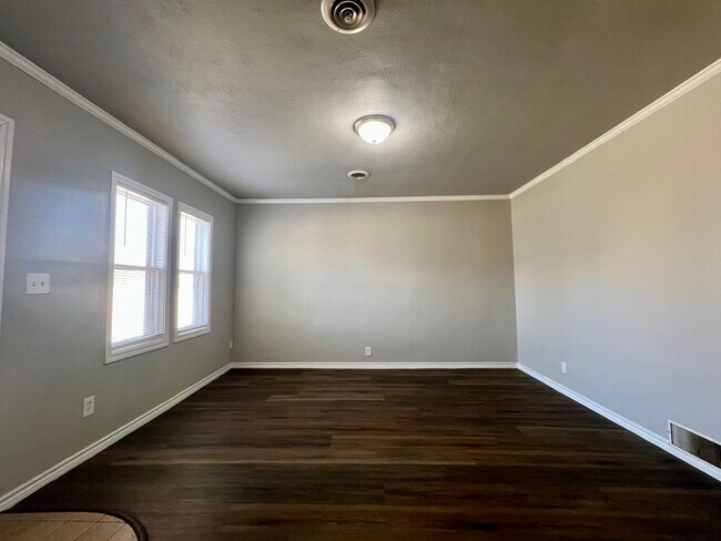 Building Photo - Charming 3 Bedroom Home in Slaton!