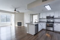 Building Photo - Luxe West