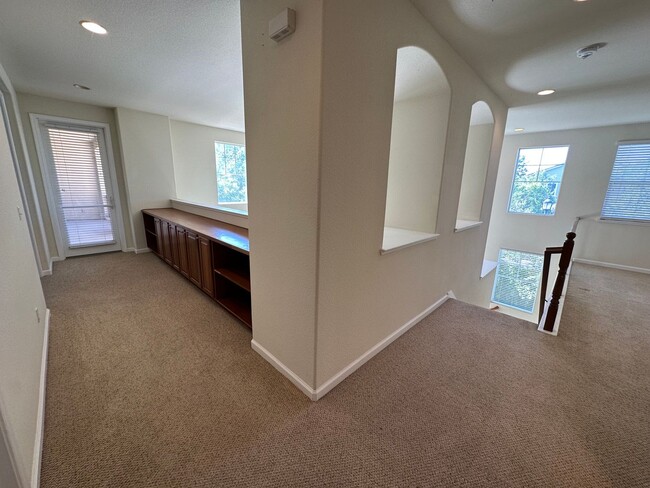 Building Photo - Beautiful 5 Bedroom, 3 Bath Mountain House...