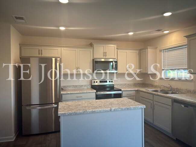 Building Photo - Spacious 4 Bedroom Home in Lexington – Modern Amenities and Comfort Await!