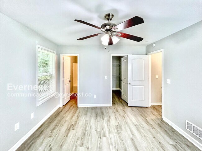 Building Photo - 170 Hickory Ln