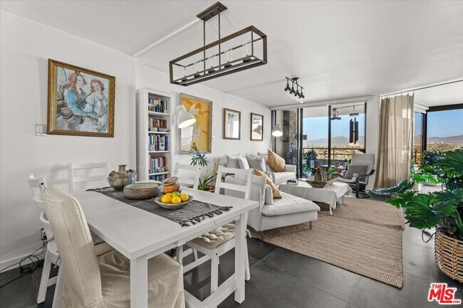 Building Photo - 4316 Marina City Dr