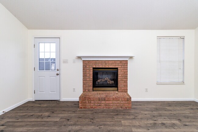 Building Photo - 385 Hawthorne Oaks Way