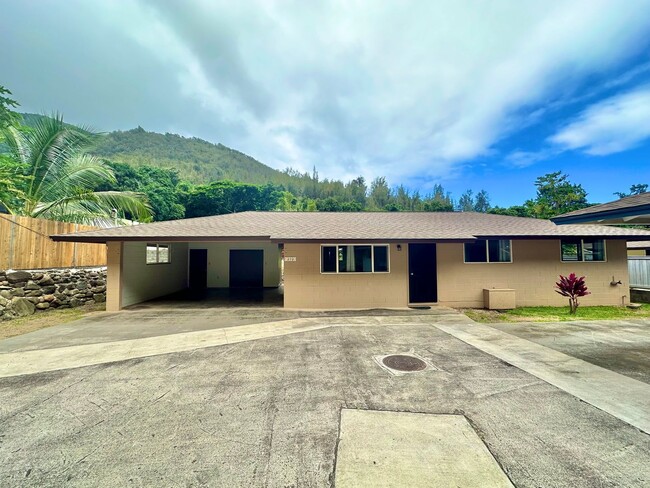 Primary Photo - 3 Bedroom / 1 Bathroom Home on Iao Valley Rd!