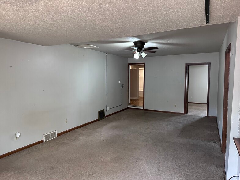 Building Photo - 629 Park Ave