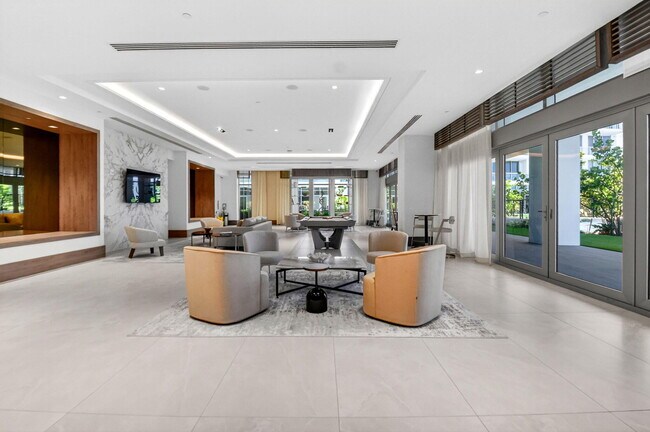 Building Photo - 220 Lake Shore Dr