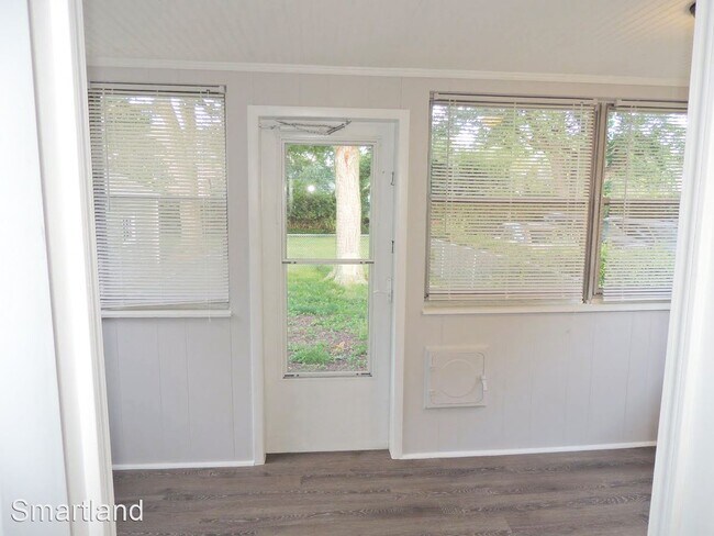 Building Photo - 4 br, 1 bath House - 324 E. 222nd St
