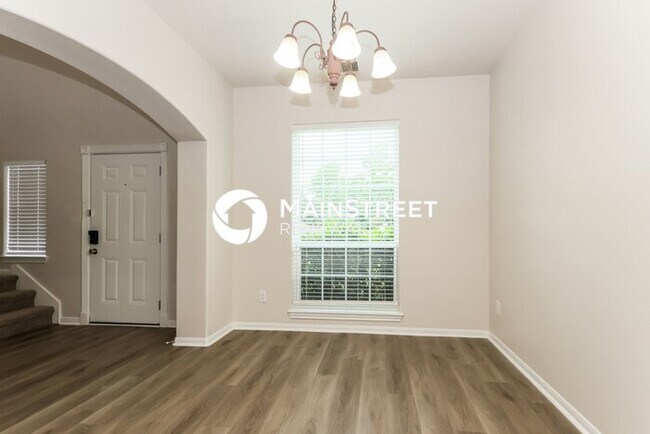 Building Photo - 5 Bedroom Pet-Friendly Home in Conroe, TX with Main Street Renewal
