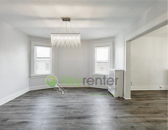 Building Photo - No Broker Fee! Spacious 3-Bed, 2-Bath Apar...
