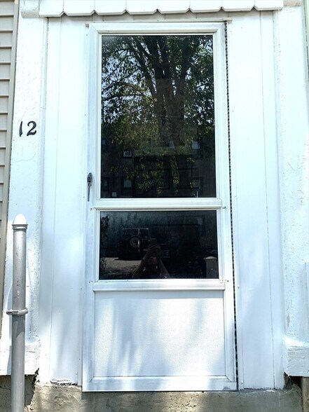Building Photo - 12 Evergreen Sq