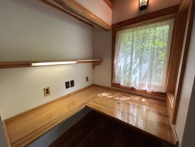 Building Photo - East AVL - Beautiful Zen Garden Apt with Sauna!