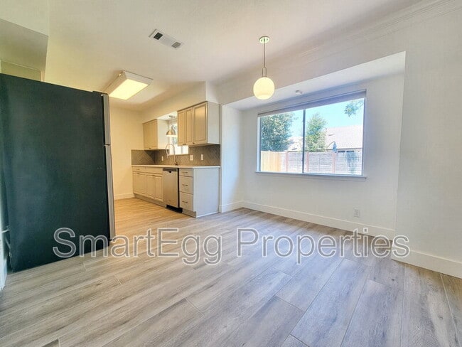 Building Photo - 4802 Gray Fox Dr