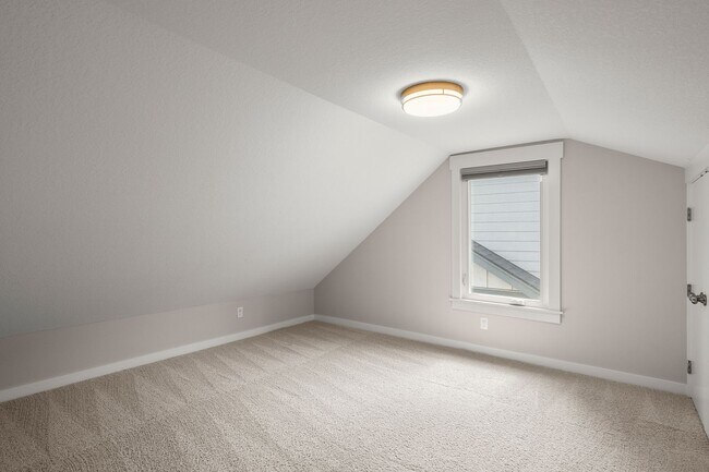 Building Photo - Charming 3 Bedroom/1 Bath Jennings Lodge home