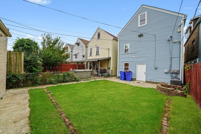 Building Photo - 2721 S Pulaski Rd