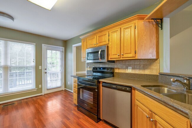 Building Photo - 7037 Mooreland Ct