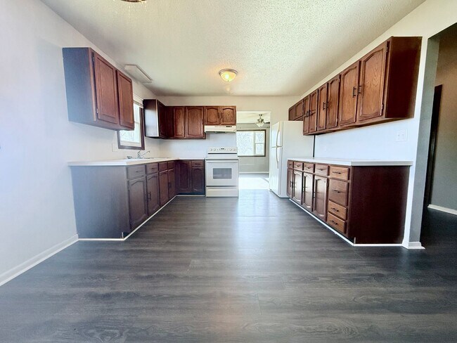 Building Photo - 204-206 Elm Street