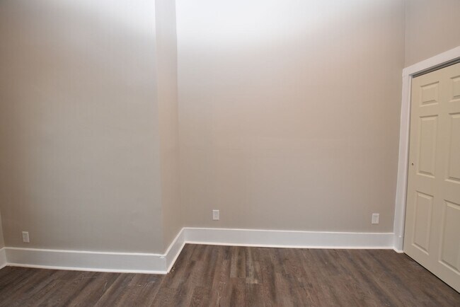 Building Photo - 434 W Lawrence St