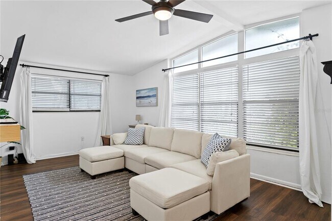 Building Photo - 2407 S Lois Ave