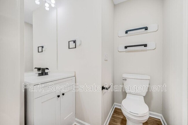 Building Photo - 221 Howell St