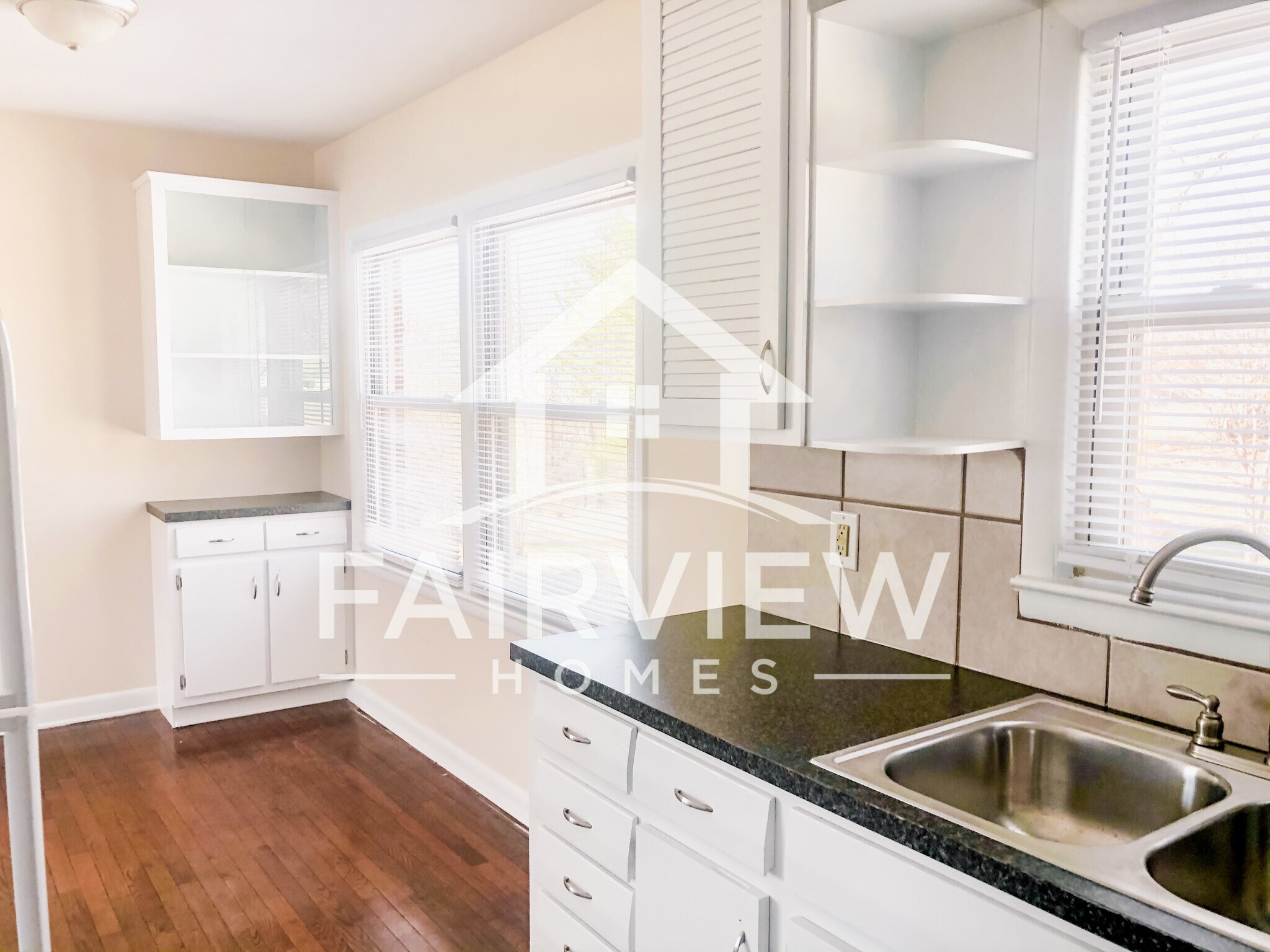 Kitchen - 150 Loch Ln