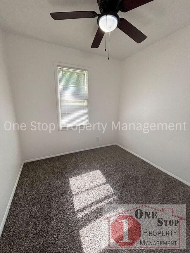 Building Photo - 4-bedroom, 2.5-bath in Kansas City