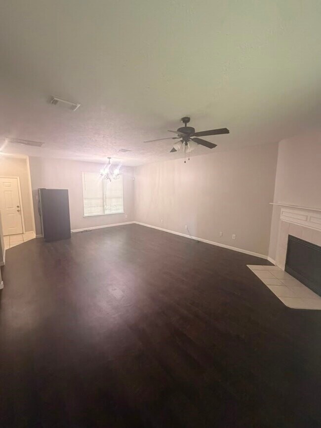 Building Photo - 22018 Willow Shadows Dr