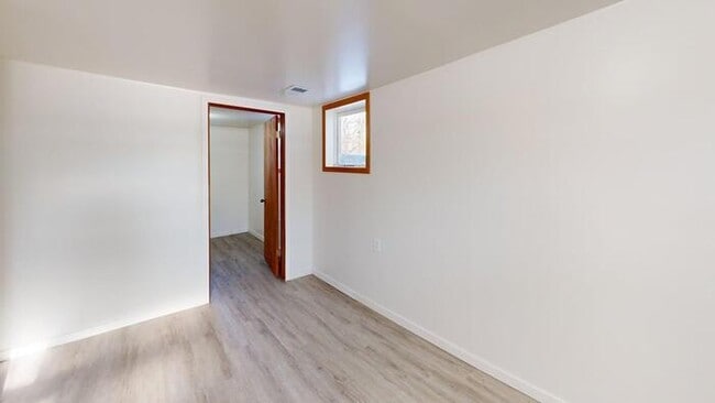 Building Photo - 411 W Bowen Ave